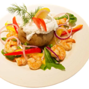 Baked potato mit frischen Nordseekrabben und roten Zwiebeln